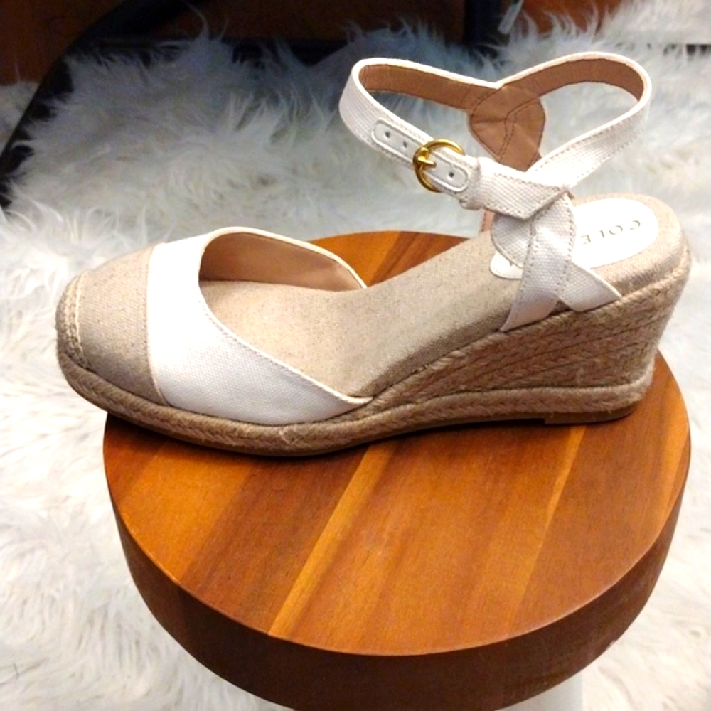 Cole Haan Wedges Size 8.5  Cloudfeel Low Heels Neutral White Taupe NWOT - Picture 4 of 9